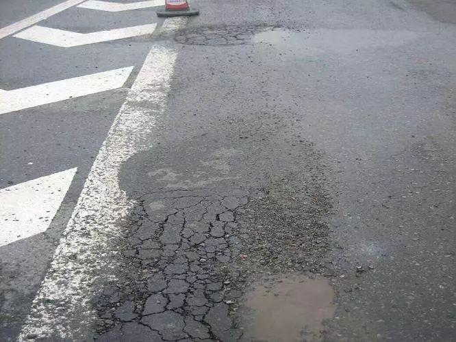 沥青路面的水损害破坏 沥青路面的水损害破坏