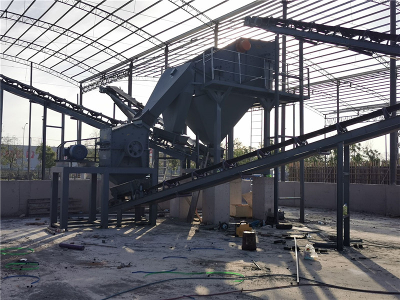 优米娱乐客服员工们冒着高温在江苏淮安客户现场进行设备安装(图4)